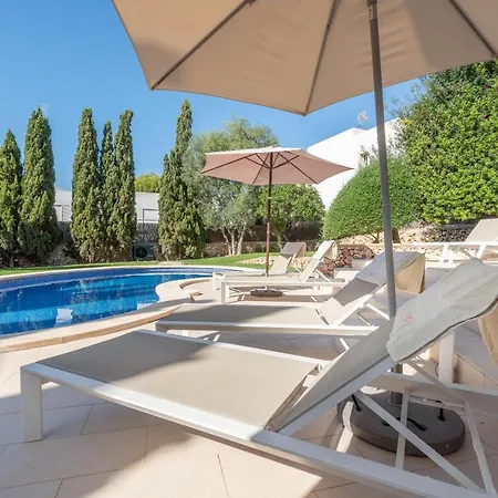 Margarita Villa *